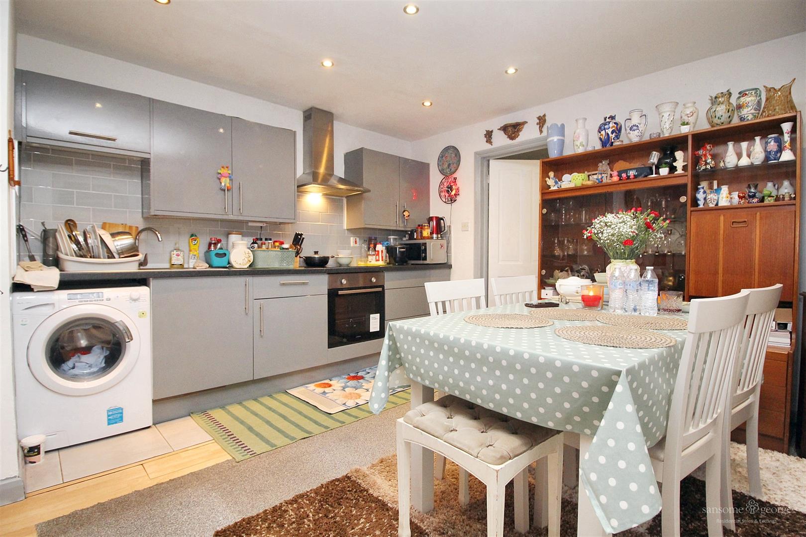 2 bed property in Kensington Road, Reading